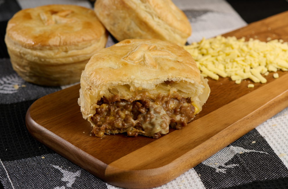 "The Kiwi" - Plant based mince and cheese (vegan)